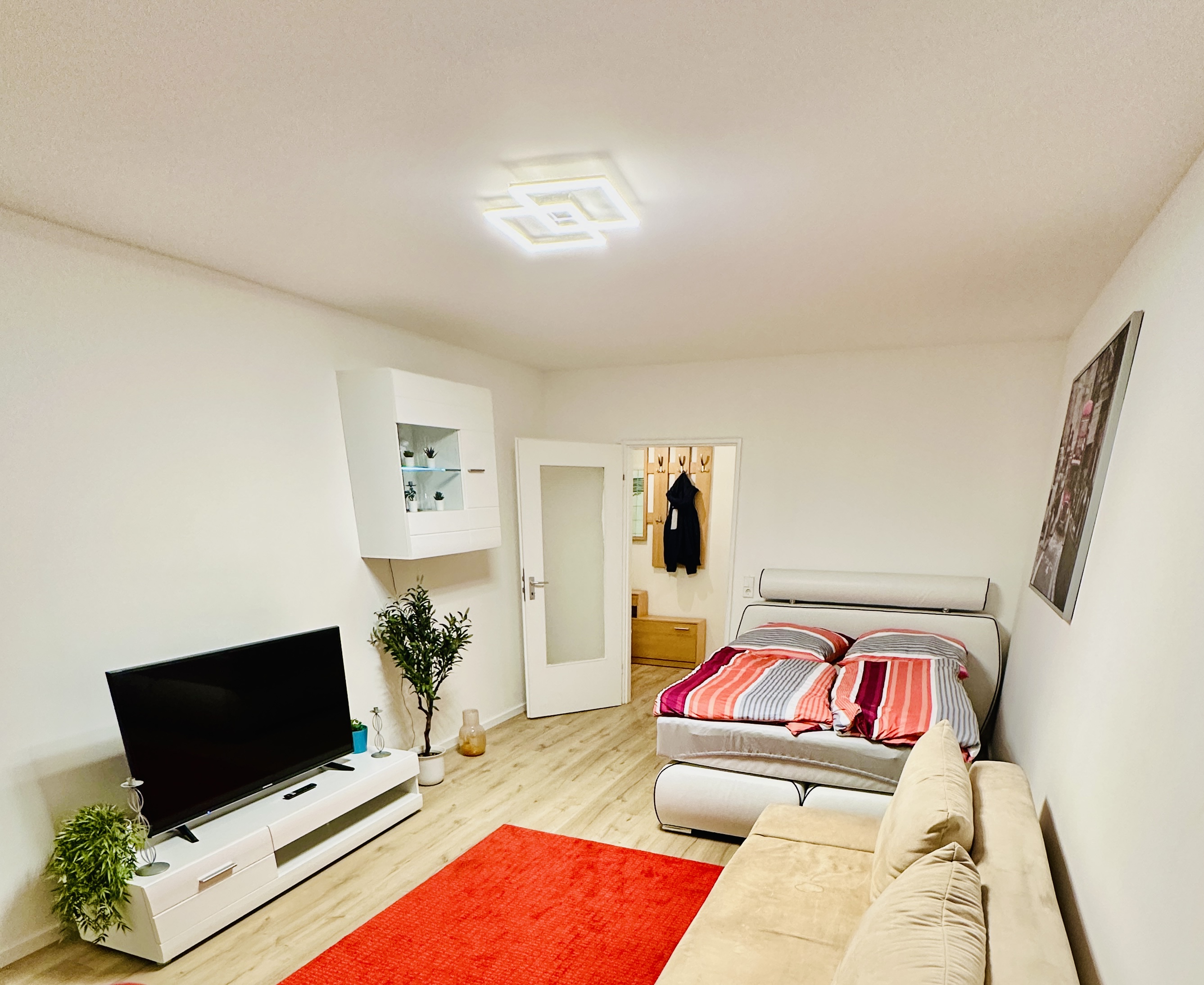 Wohnzimmerblick im Eastside Apartment Karlsruhe